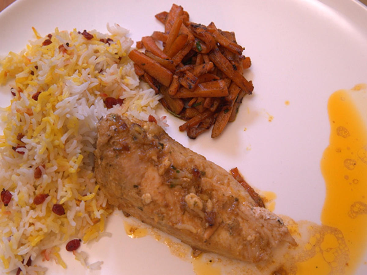 Hühnerbrustfilet mit Berberitzen, Karotten und Basmatireis mit Safran ...