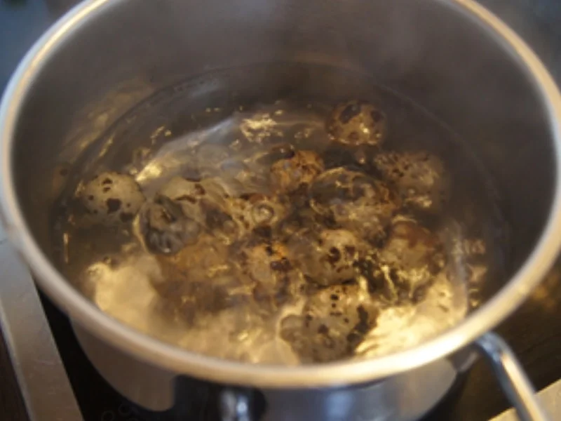 Rezept: Wachteleier mit herzhaften Rahmspinat und Drillingen Bild Nr. 5 Wachteleier mit herzhaften Rahmspinat und Drillingen - Rezept - Bild Nr. 5