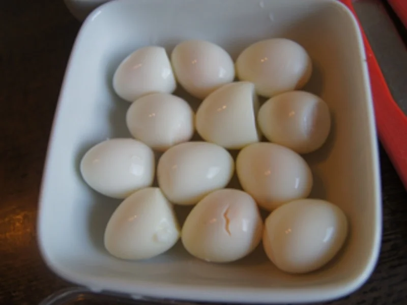 Rezept: Wachteleier mit herzhaften Rahmspinat und Drillingen Bild Nr. 6 Wachteleier mit herzhaften Rahmspinat und Drillingen - Rezept - Bild Nr. 6