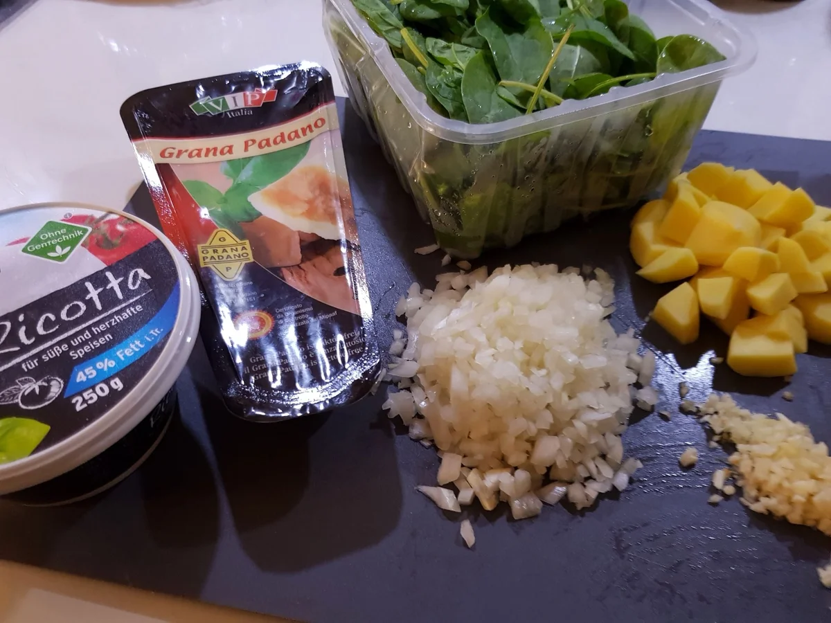 Mezzelune ripieni di ricotta e spinaci - Rezept - Bild Nr. 10