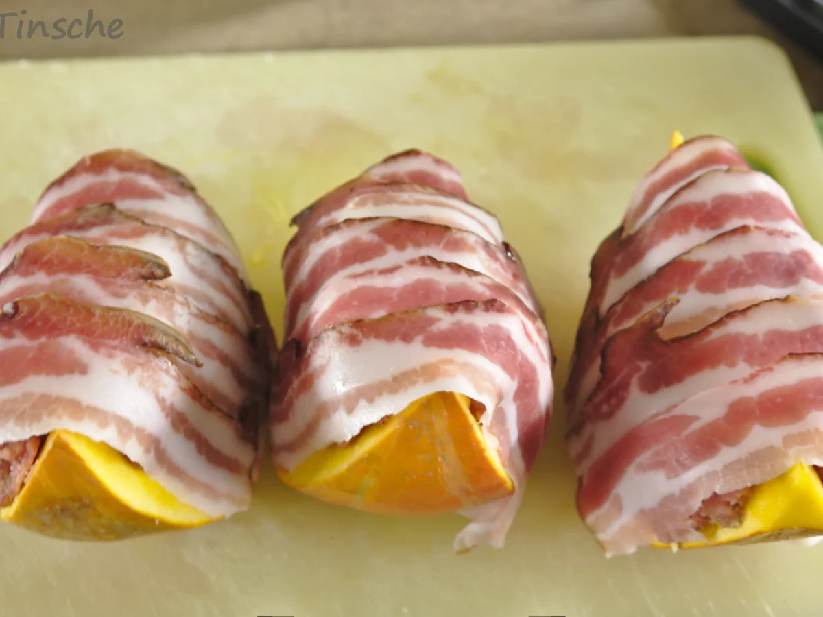 Gefüllter Kürbis mit Hackfleisch & Blauschimmelkäse im Speckmantel - Rezept - Bild Nr. 6