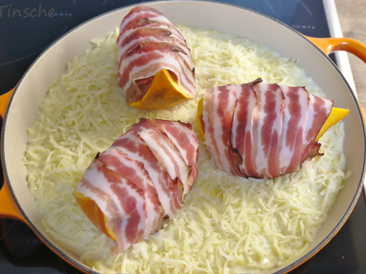 Gefüllter Kürbis mit Hackfleisch & Blauschimmelkäse im Speckmantel - Rezept - Bild Nr. 7