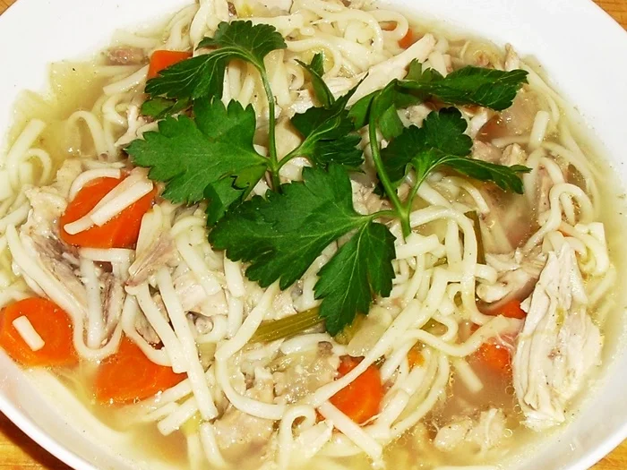 Hühnerbrühe mit Nudeln - Rezept - Bild Nr. 2