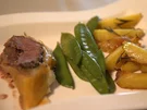 Beef Wellington an Kartoffelspalten mit pois gourmands - Rezept - Bild Nr. 2