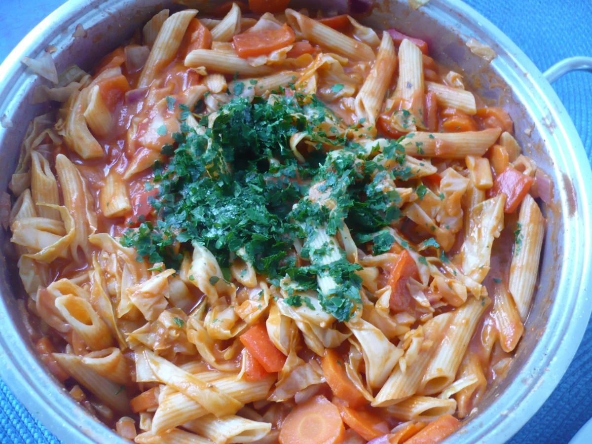 Spitzkohlpfanne mit Nudeln - Rezept - Bild Nr. 2