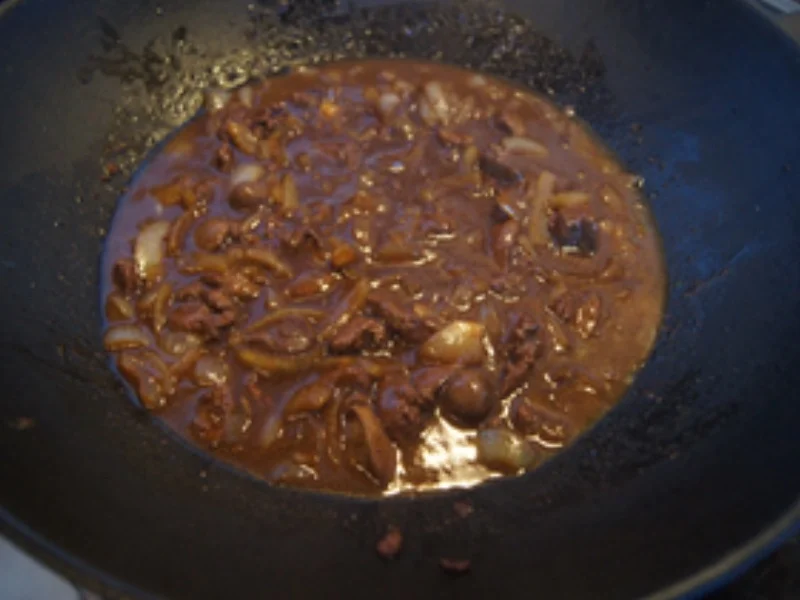 Herzhafte Hähnchenleber mit Zwiebeln im Wok und gelber Basmatireis - Rezept - Bild Nr. 9