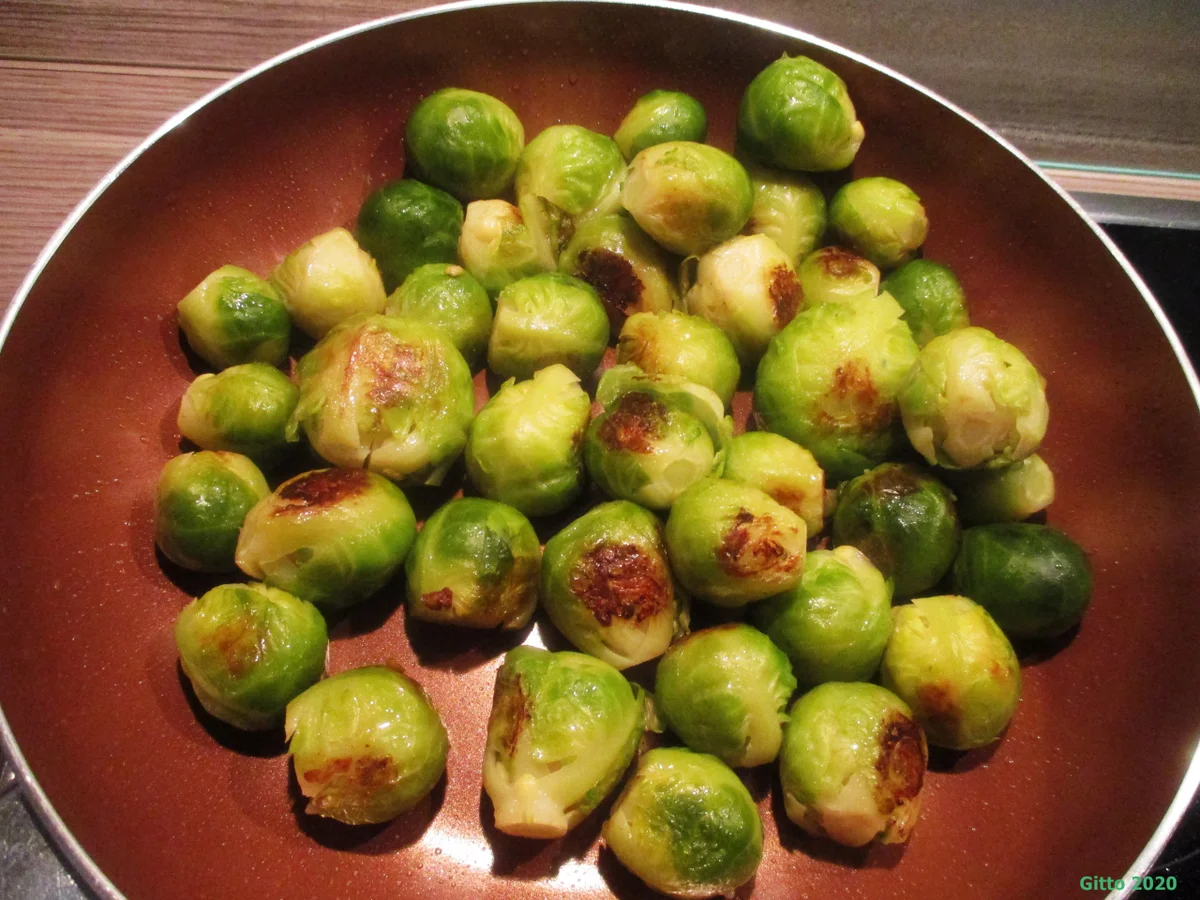 Rezept: Hähnchen trifft Rosenkohl und Spätzle Bild Nr. 6 Hähnchen trifft Rosenkohl und Spätzle - Rezept - Bild Nr. 6