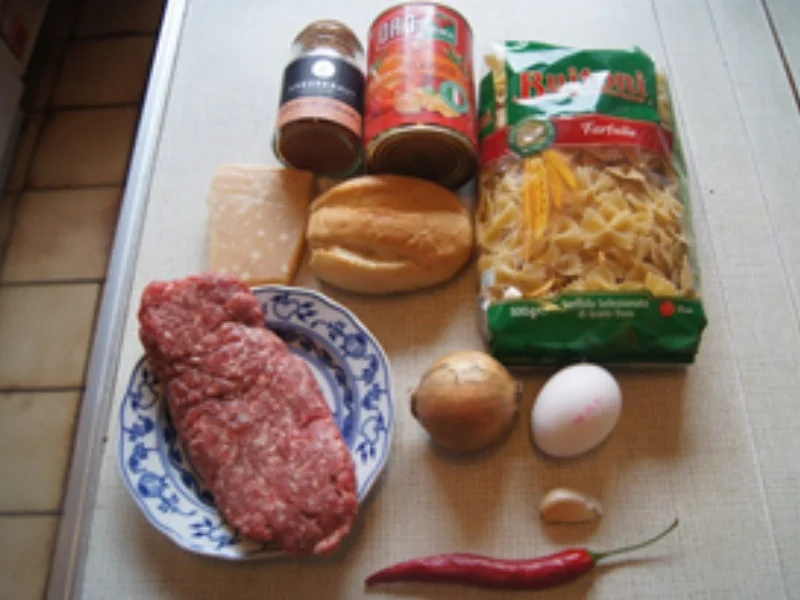 Nudeln mit Hackbällchen in pikanter Tomatensauce - Rezept - Bild Nr. 3