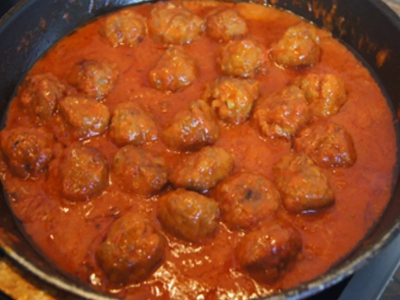 Nudeln mit Hackbällchen in pikanter Tomatensauce - Rezept - Bild Nr. 16