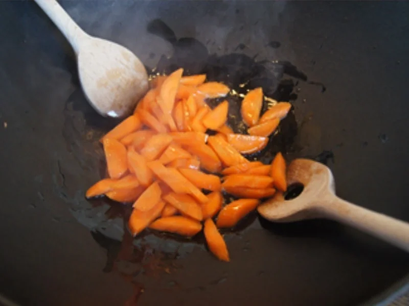 Paniertes Alaska Seelachsfilet mit Gemüse aus dem Wok und Sellerie-Kartoffel-Stampf - Rezept - Bild Nr. 9