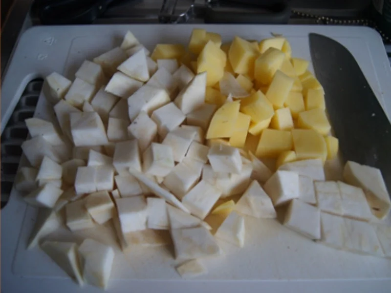 Paniertes Alaska Seelachsfilet mit Gemüse aus dem Wok und Sellerie-Kartoffel-Stampf - Rezept - Bild Nr. 12