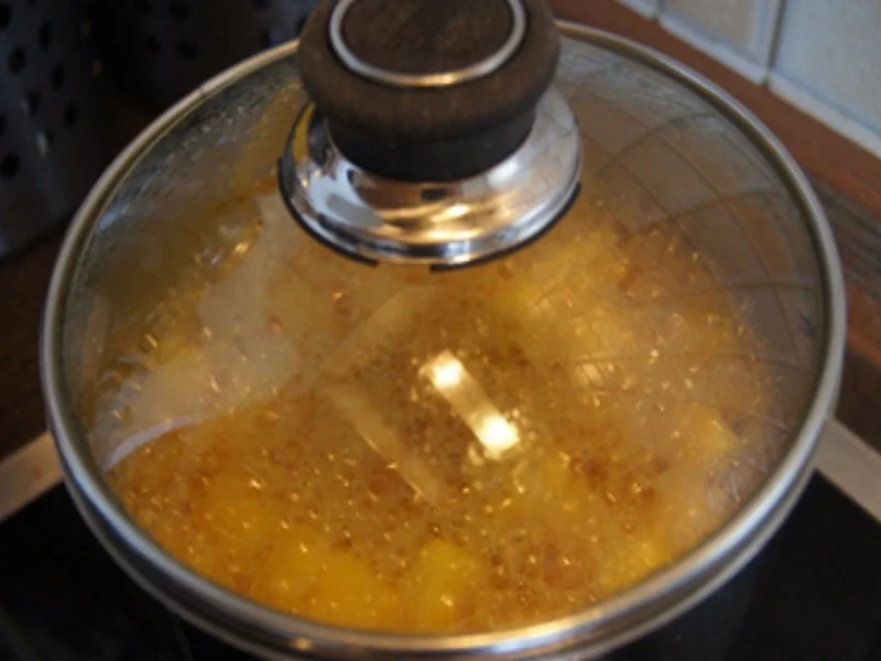 Paniertes Alaska Seelachsfilet mit Gemüse aus dem Wok und Sellerie-Kartoffel-Stampf - Rezept - Bild Nr. 13