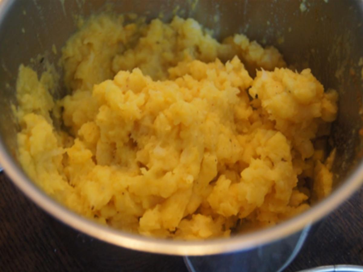 Paniertes Alaska Seelachsfilet mit Gemüse aus dem Wok und Sellerie-Kartoffel-Stampf - Rezept - Bild Nr. 16