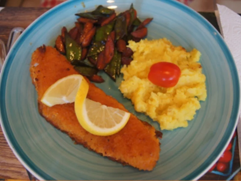 Paniertes Alaska Seelachsfilet mit Gemüse aus dem Wok und Sellerie-Kartoffel-Stampf - Rezept - Bild Nr. 17