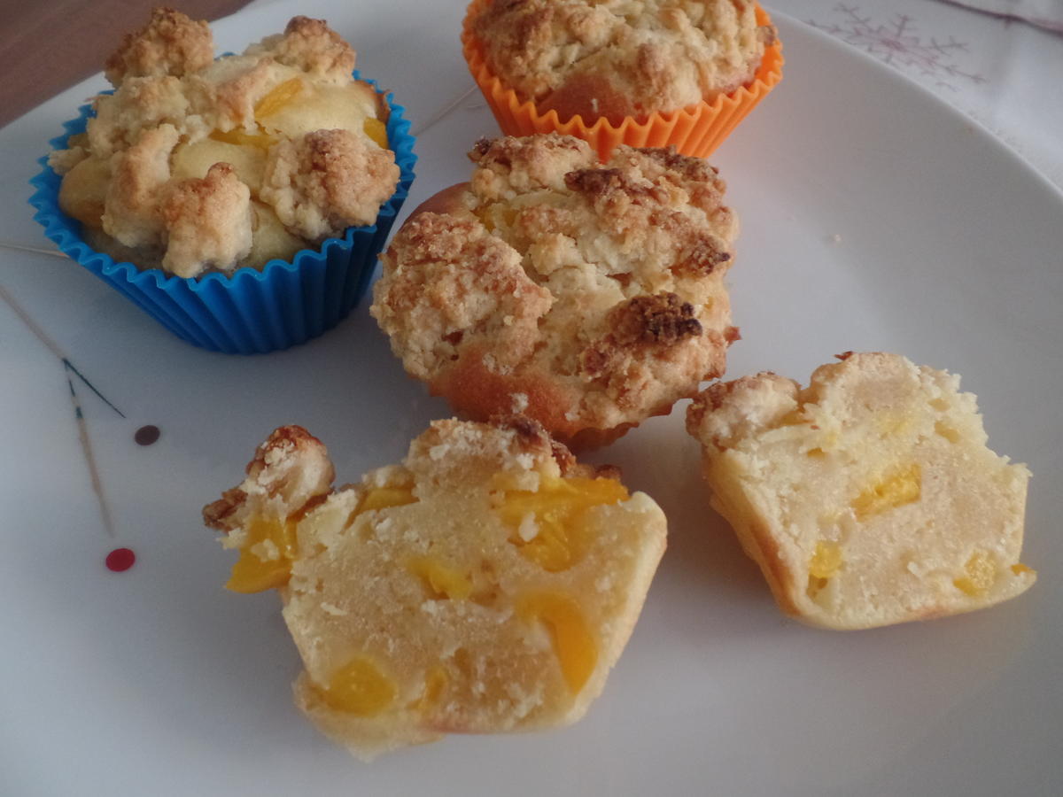 Pfirsch-Muffins mit Streusel-image