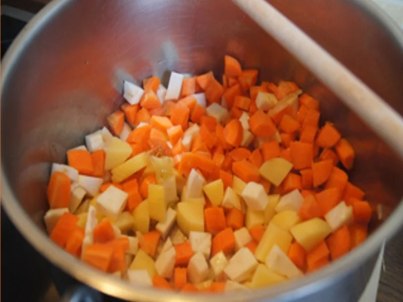 Möhrencremesuppe mit Hähnchenbrustfiletspießen - Rezept - Bild Nr. 7