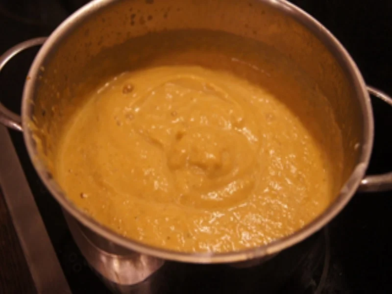 Tafelspitz mit Sauce à la Svieckova, Böhmschen Knödeln , Honig-Möhren und Preisebeeren - Rezept - Bild Nr. 11