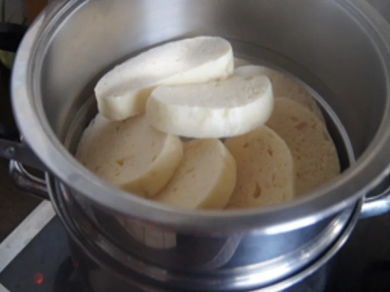 Tafelspitz mit Sauce à la Svieckova, Böhmschen Knödeln , Honig-Möhren und Preisebeeren - Rezept - Bild Nr. 13