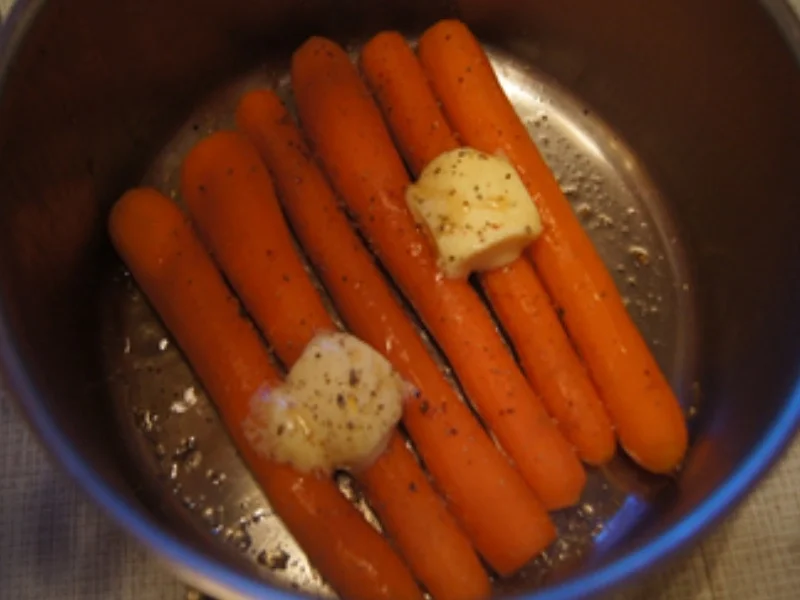 Tafelspitz mit Sauce à la Svieckova, Böhmschen Knödeln , Honig-Möhren und Preisebeeren - Rezept - Bild Nr. 14