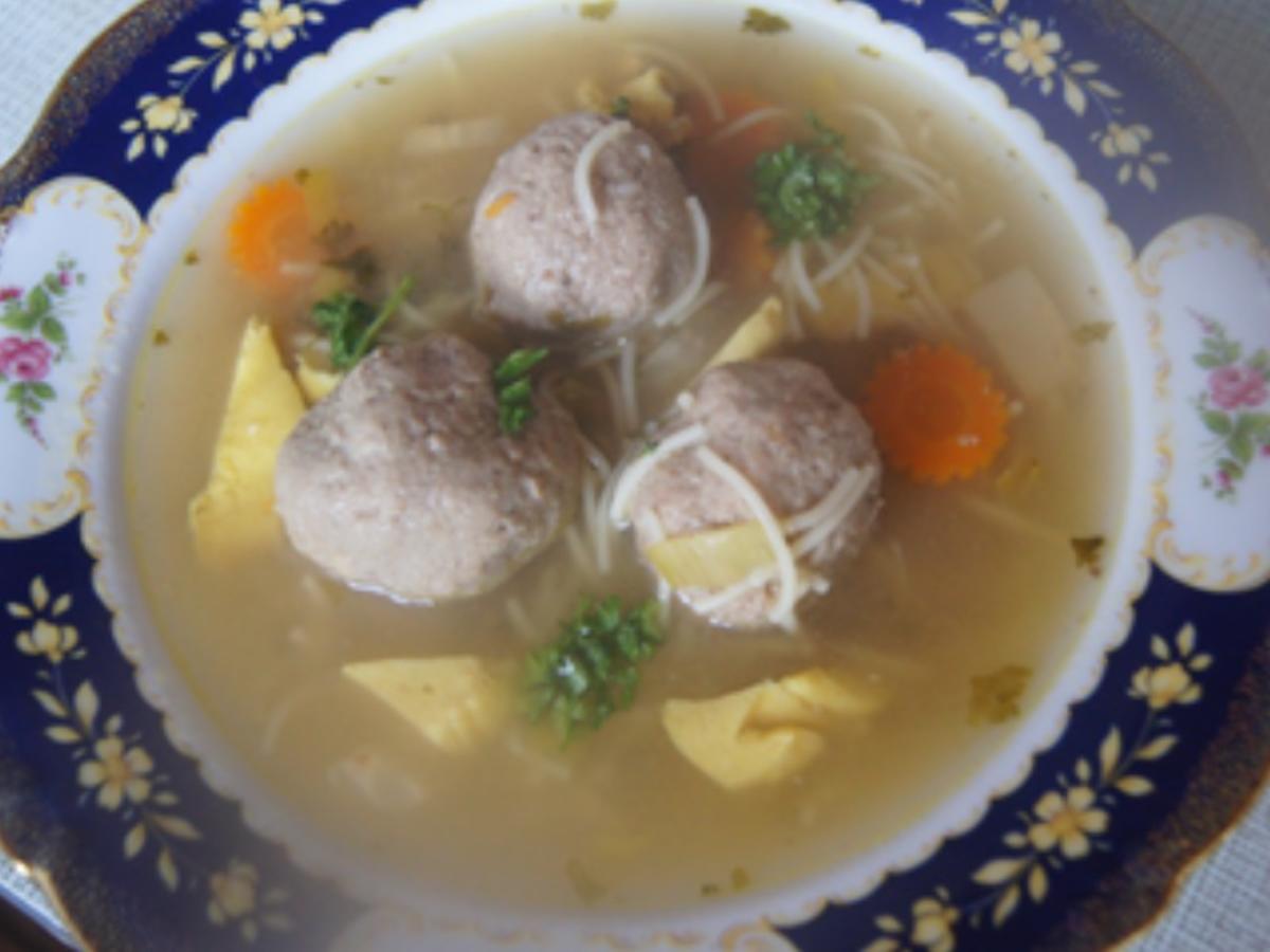 Suppe mit Leberknödeln, Gemüse, Eierstich und Suppennudeln - Rezept - Bild Nr. 2