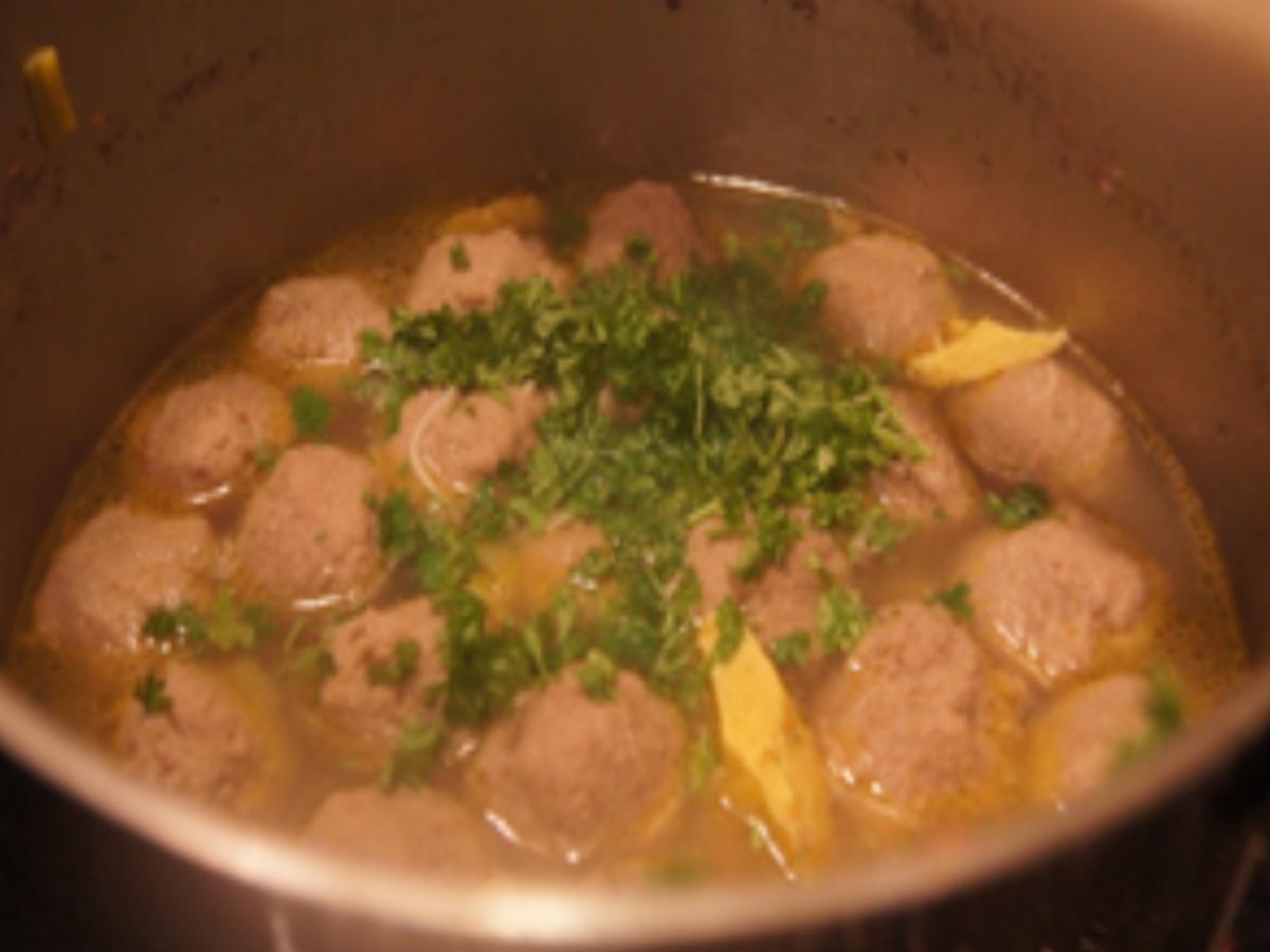 Suppe mit Leberknödeln, Gemüse, Eierstich und Suppennudeln - Rezept - Bild Nr. 17