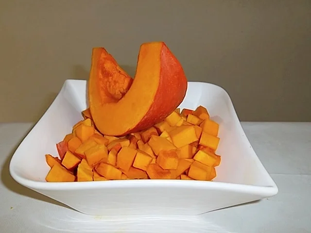 Hokkaido Kürbiskremesuppe mit Tête de Moine Röschen - Rezept - Bild Nr. 3