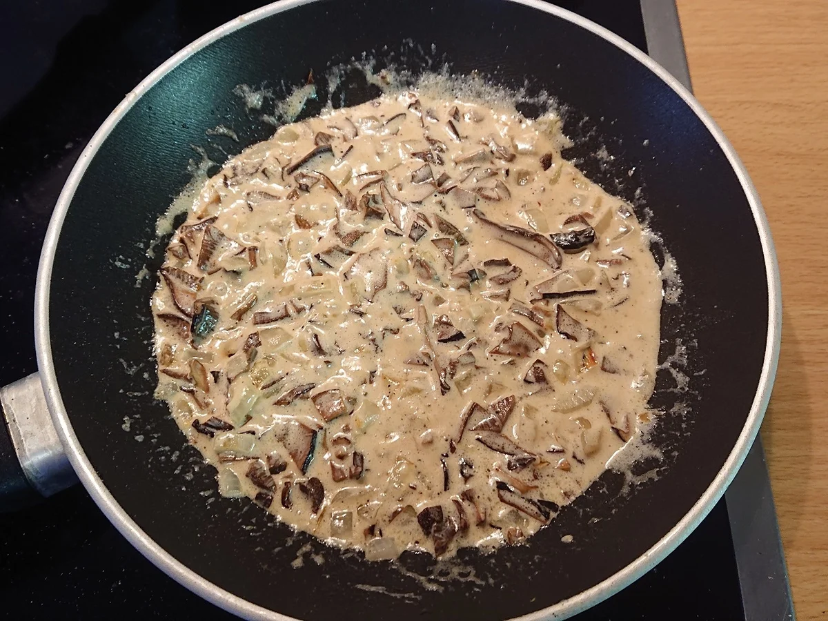 Rezept: Schweinsgoder / Schweinekinn geschnetzelt mit Hexensauce Bild Nr. 4 Schweinsgoder / Schweinekinn geschnetzelt mit Hexensauce - Rezept - Bild Nr. 4