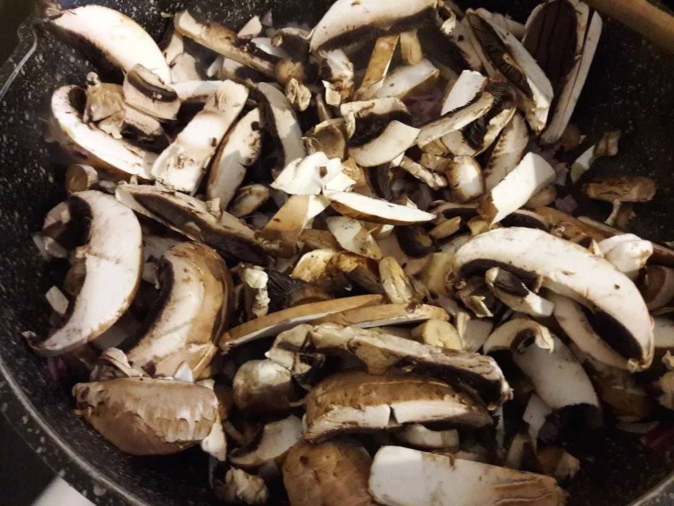 Rezept: Rahm-Champignons mit Gnocchi Bild Nr. 4 Rahm-Champignons mit Gnocchi - Rezept - Bild Nr. 4