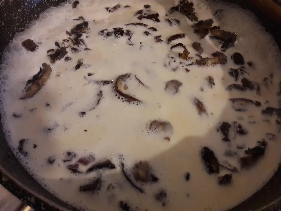 Rezept: Rahm-Champignons mit Gnocchi Bild Nr. 5 Rahm-Champignons mit Gnocchi - Rezept - Bild Nr. 5