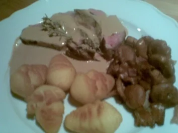 Schweinefilet in Chianti-Cremefraiche-Sauce mit Pfifferlingen - Rezept