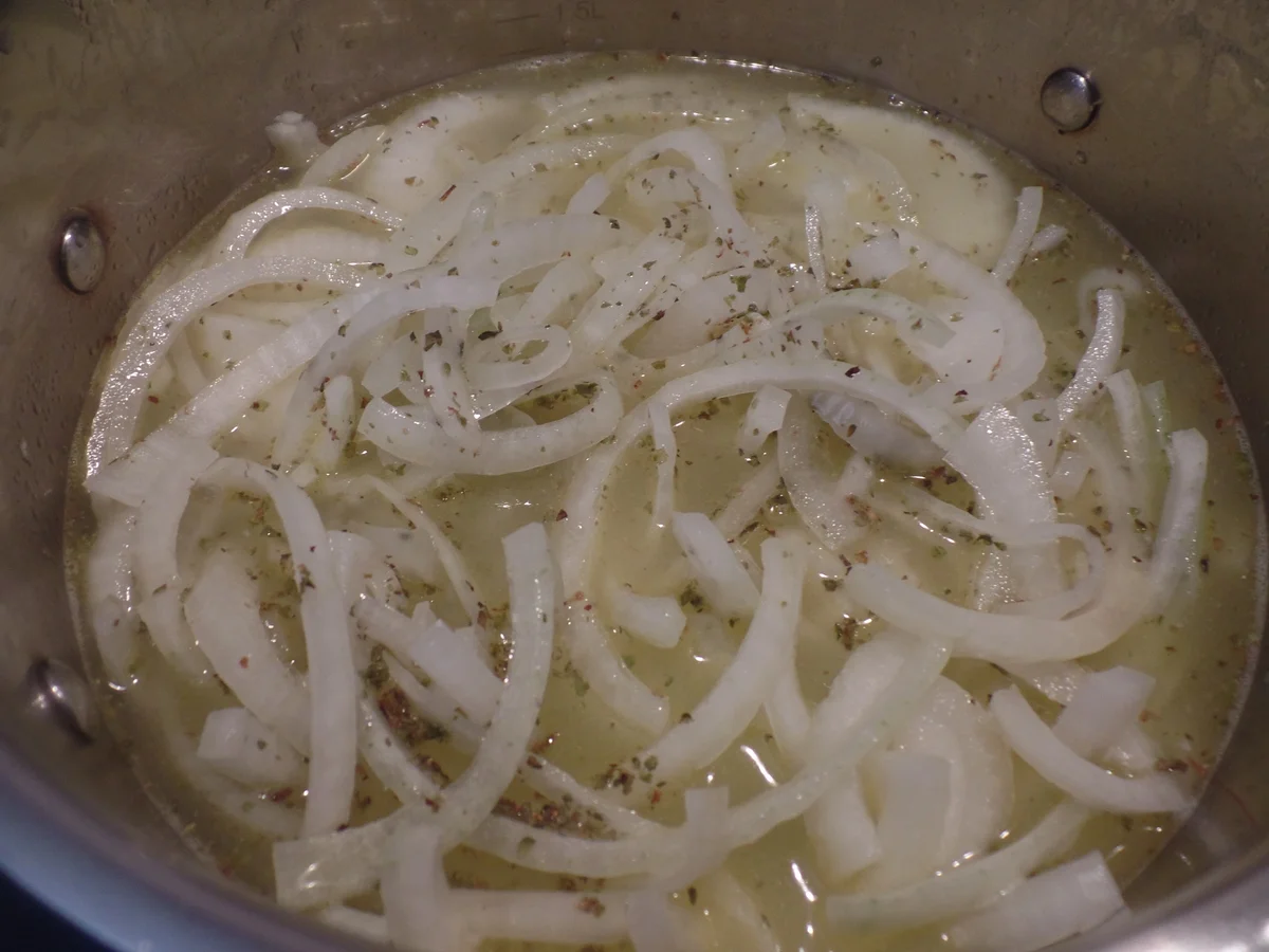 Zwiebelsuppe mit Käse-Croûtons - Rezept - Bild Nr. 11914