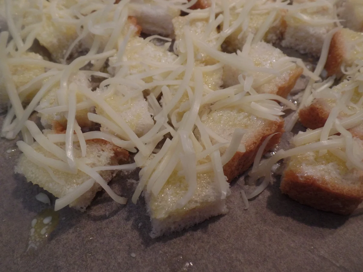 Zwiebelsuppe mit Käse-Croûtons - Rezept - Bild Nr. 11918