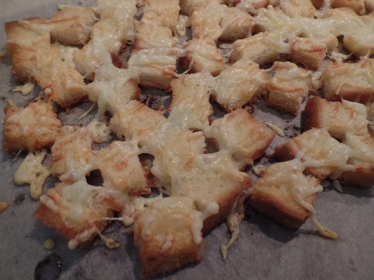 Zwiebelsuppe mit Käse-Croûtons - Rezept - Bild Nr. 11919