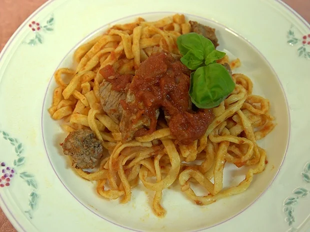 Rezept: Kalbsfilet in Tomatensugo mit frischen Tagliatellen Bild Nr. 2 Kalbsfilet in Tomatensugo mit frischen Tagliatellen - Rezept - Bild Nr. 2