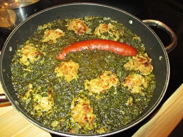 Rezept: Grünkohlpfanne mit Klopsen Bild Nr. 3 Grünkohlpfanne mit Klopsen - Rezept - Bild Nr. 3