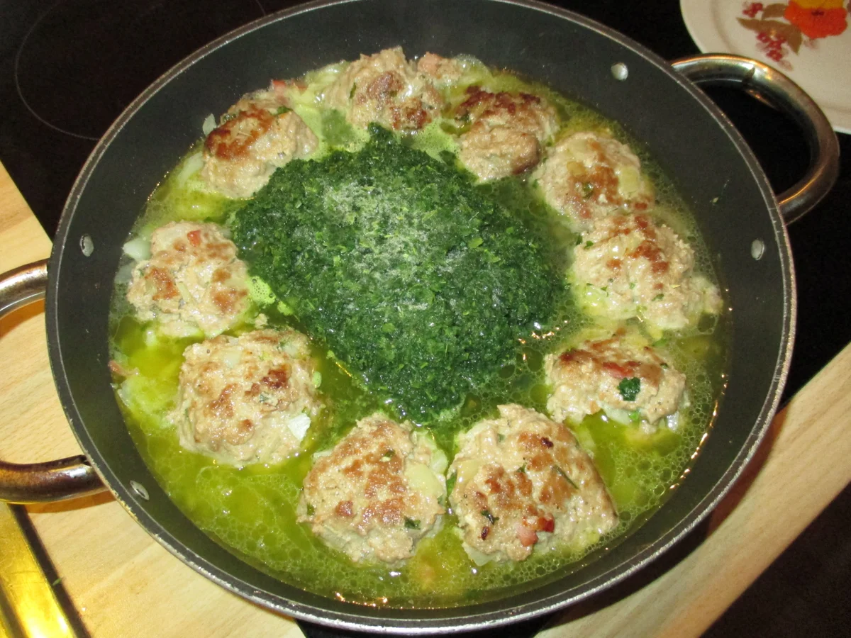 Rezept: Grünkohlpfanne mit Klopsen Bild Nr. 4 Grünkohlpfanne mit Klopsen - Rezept - Bild Nr. 4