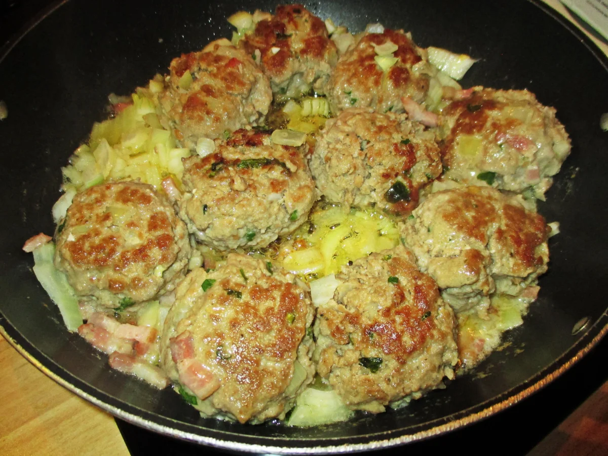 Rezept: Grünkohlpfanne mit Klopsen Bild Nr. 5 Grünkohlpfanne mit Klopsen - Rezept - Bild Nr. 5