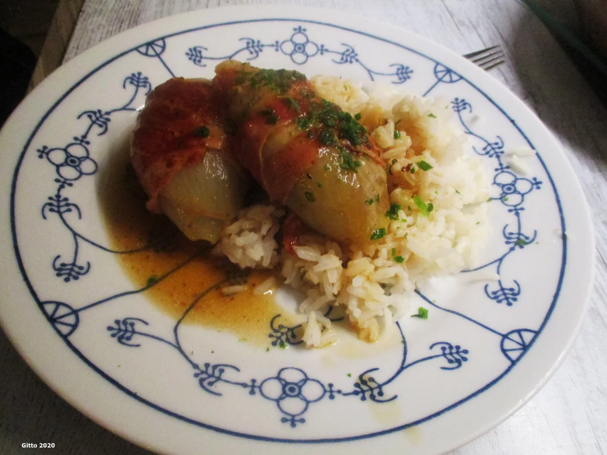 Gemüsezwiebel-Röllchen mit Hack und Reis - Rezept - Bild Nr. 12