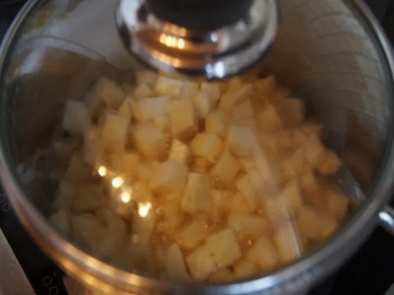 Alaska Seelachsfilet mit Selleriestampf und gerösteten Paprika - Rezept - Bild Nr. 10