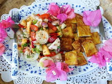 Türkischer Hirtensalat mit gebratenen Fischfiletstücken - Rezept - Bild Nr. 2