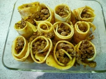 Pfannkuchen-Hack-Röllchen - Rezept