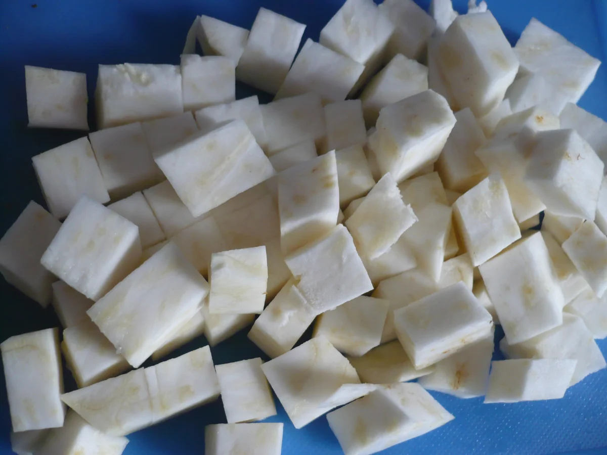 Rezept: Sellerie - Cremesuppe mit Meerrettich und Lachs Bild Nr. 8 Sellerie - Cremesuppe mit Meerrettich und Lachs - Rezept - Bild Nr. 8