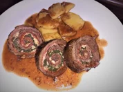 Rinderroulade mit Spinat-Parmesan-Pancetta-Fülle in Rotweinsauce - Rezept - Bild Nr. 2