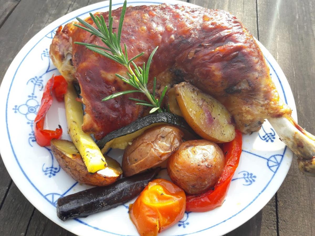 Hähnchen auf Gemüsebett - Rezept mit Bild - kochbar.de