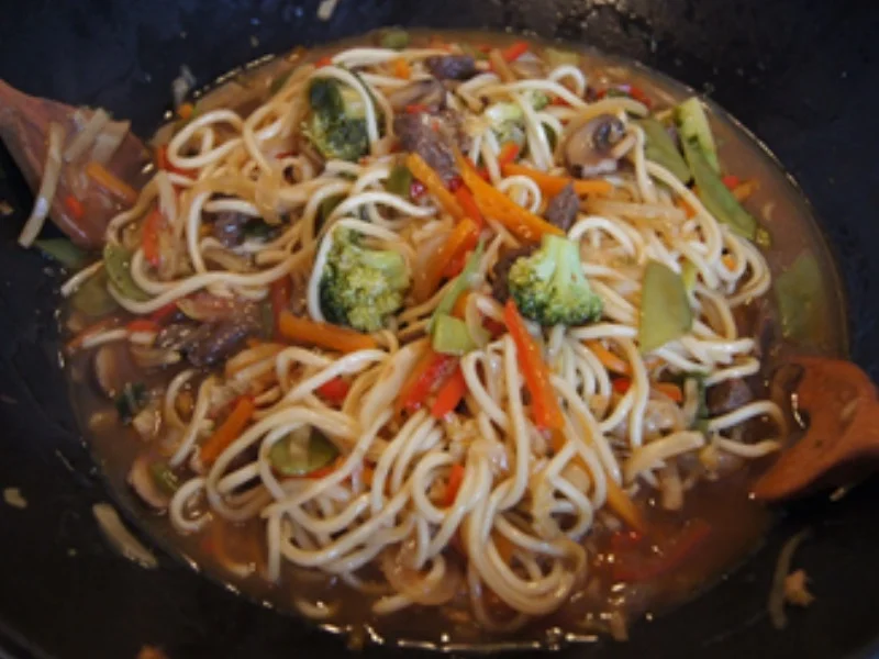 Rindfleisch-Gemüse-Nudel-Wok - Rezept - Bild Nr. 24