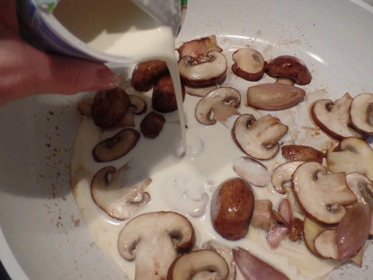 Spinatklöße auf Champignon-Rahmsauce - Rezept - Bild Nr. 11993