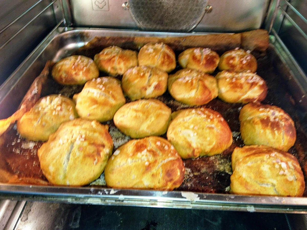 Laugenbrötchen aus Dinkelmehl - Rezept - Bild Nr. 7