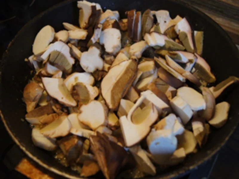 Rezept: Gebratene Steinpilze mit leckeren Restebeilagen Bild Nr. 7 Gebratene Steinpilze mit leckeren Restebeilagen - Rezept - Bild Nr. 7