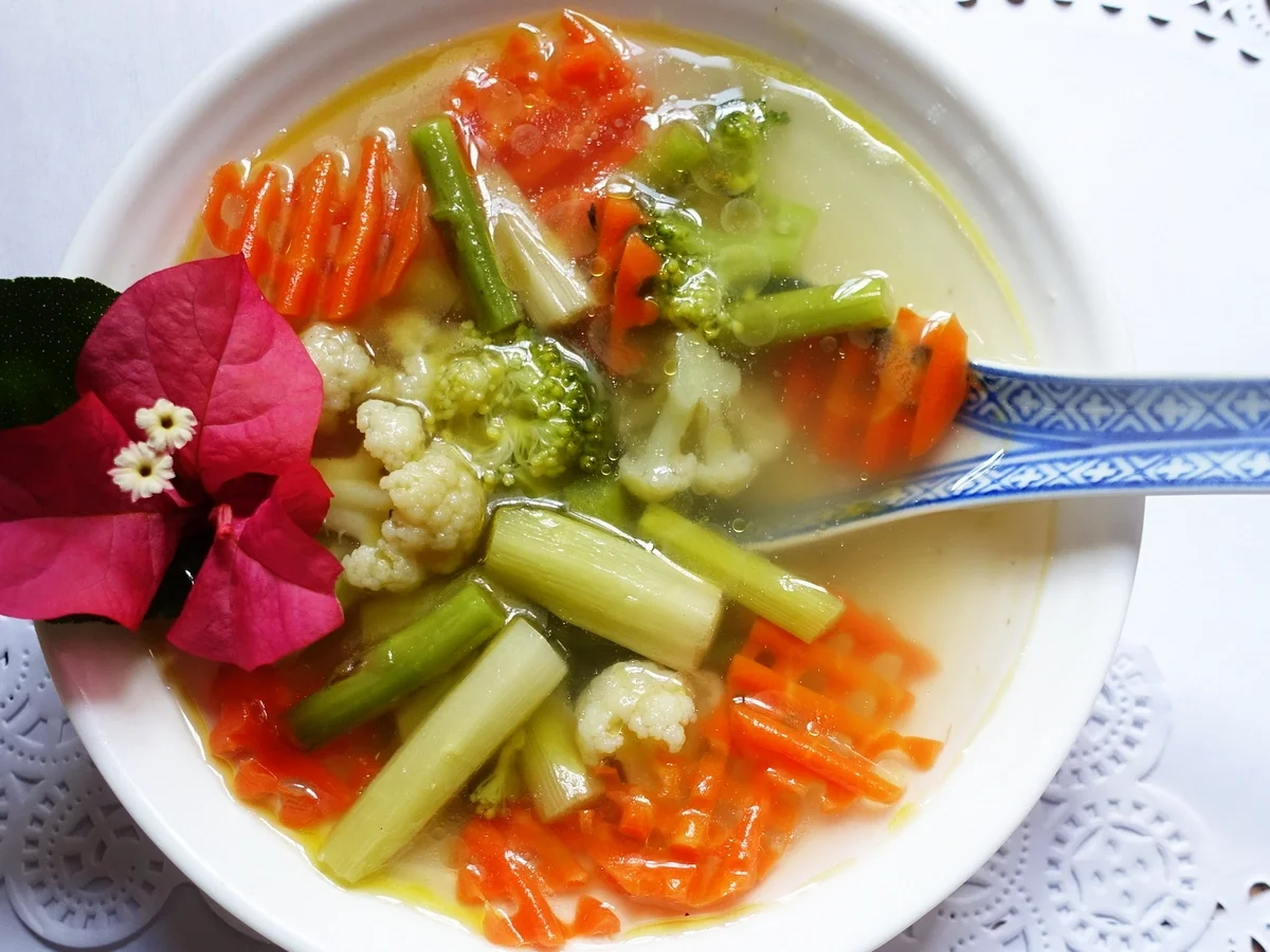 Klare Spargelsuppe mit Gemüse "Freising" - Rezept - Bild Nr. 3