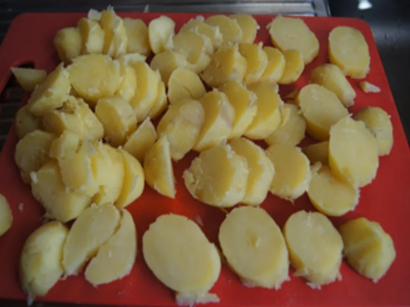 Steinpilz-Kartoffel-Gratin und Chinakohlsalat - Rezept - Bild Nr. 5